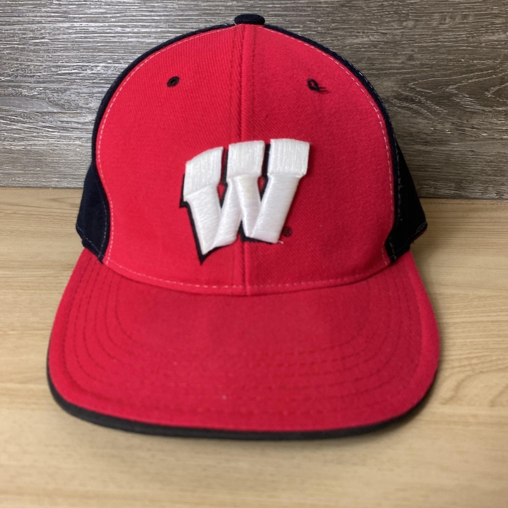 Vintage Wisconsin Badgers Hat Cap Fitted Mens 7 1/2 Red White NCAA Baseball 90s